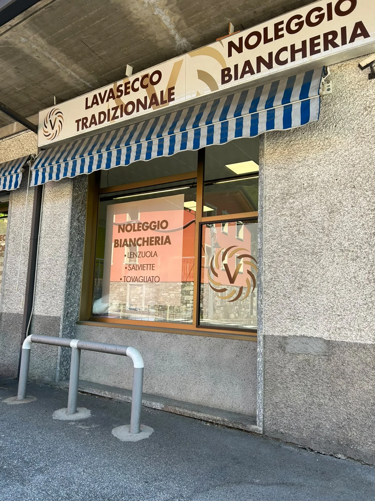 Vetrina e servizio noleggio biancheria di Lavasecco Cedegolo